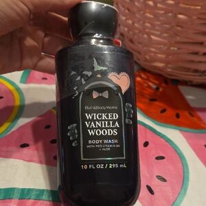 NWT Bath & Body Works Wicked Vanilla Woods Body Wash - Black and Pink Accents
